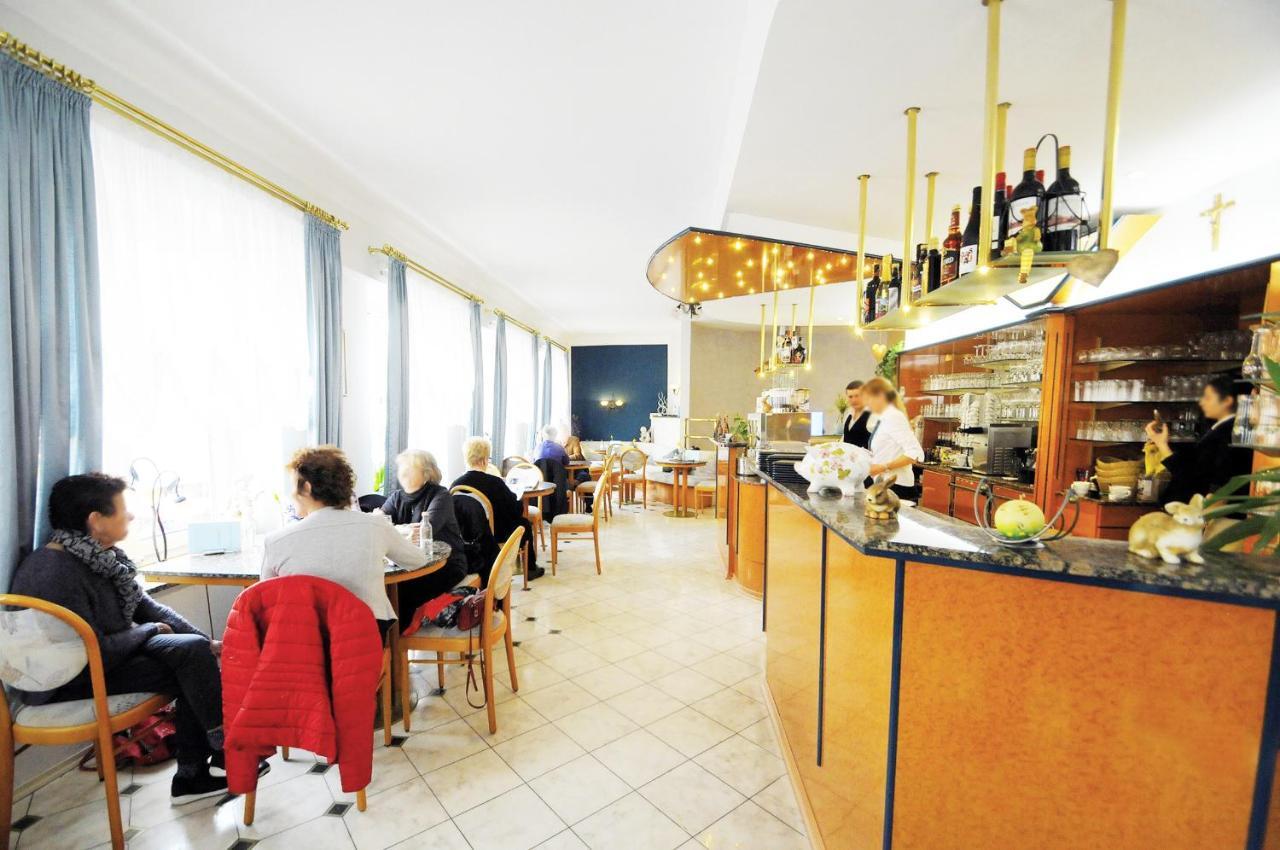 Cafe Am Donautor Kelheim Exterior photo