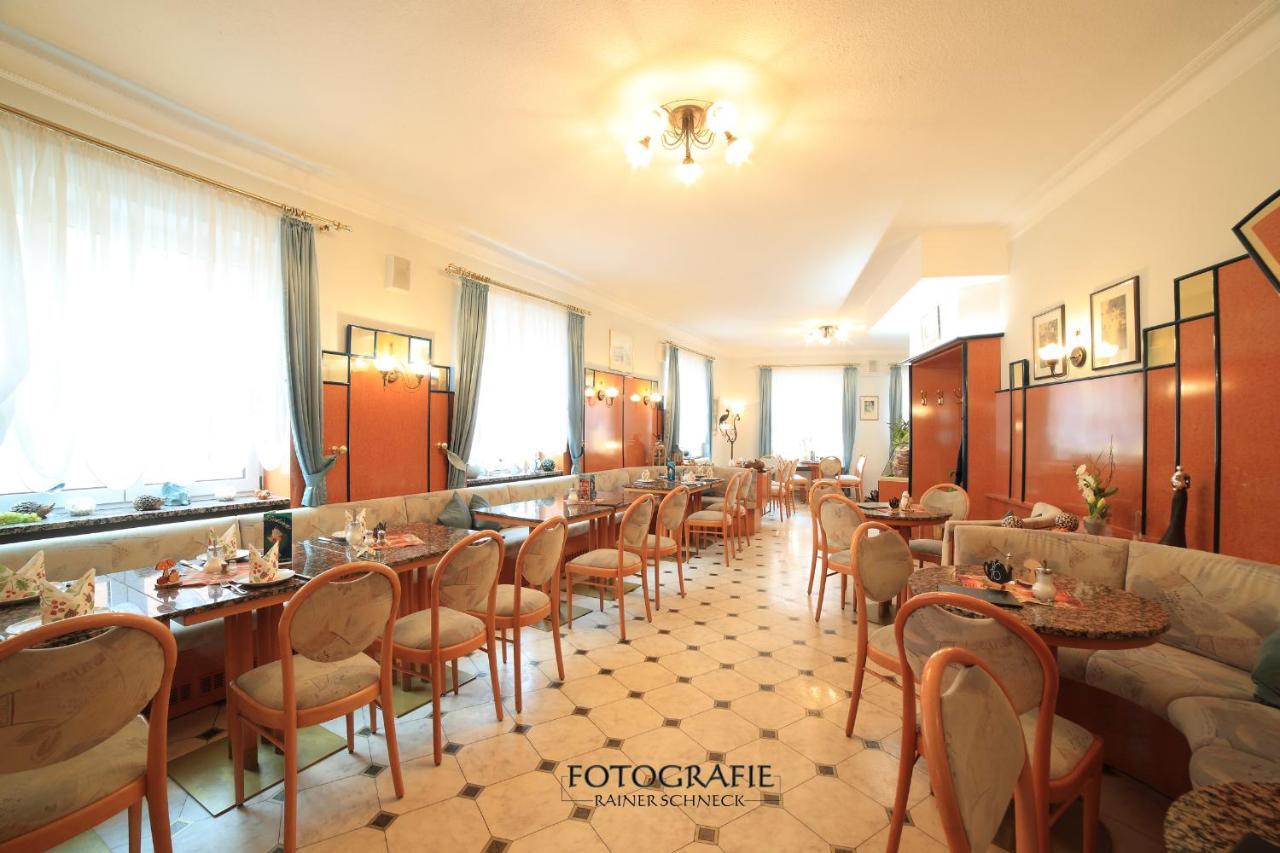 Cafe Am Donautor Kelheim Exterior photo