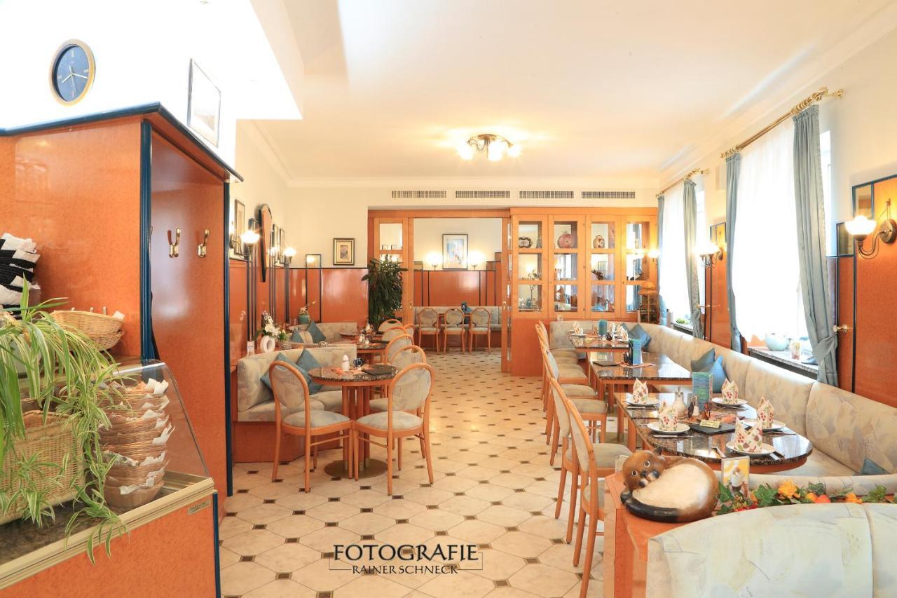 Cafe Am Donautor Kelheim Exterior photo